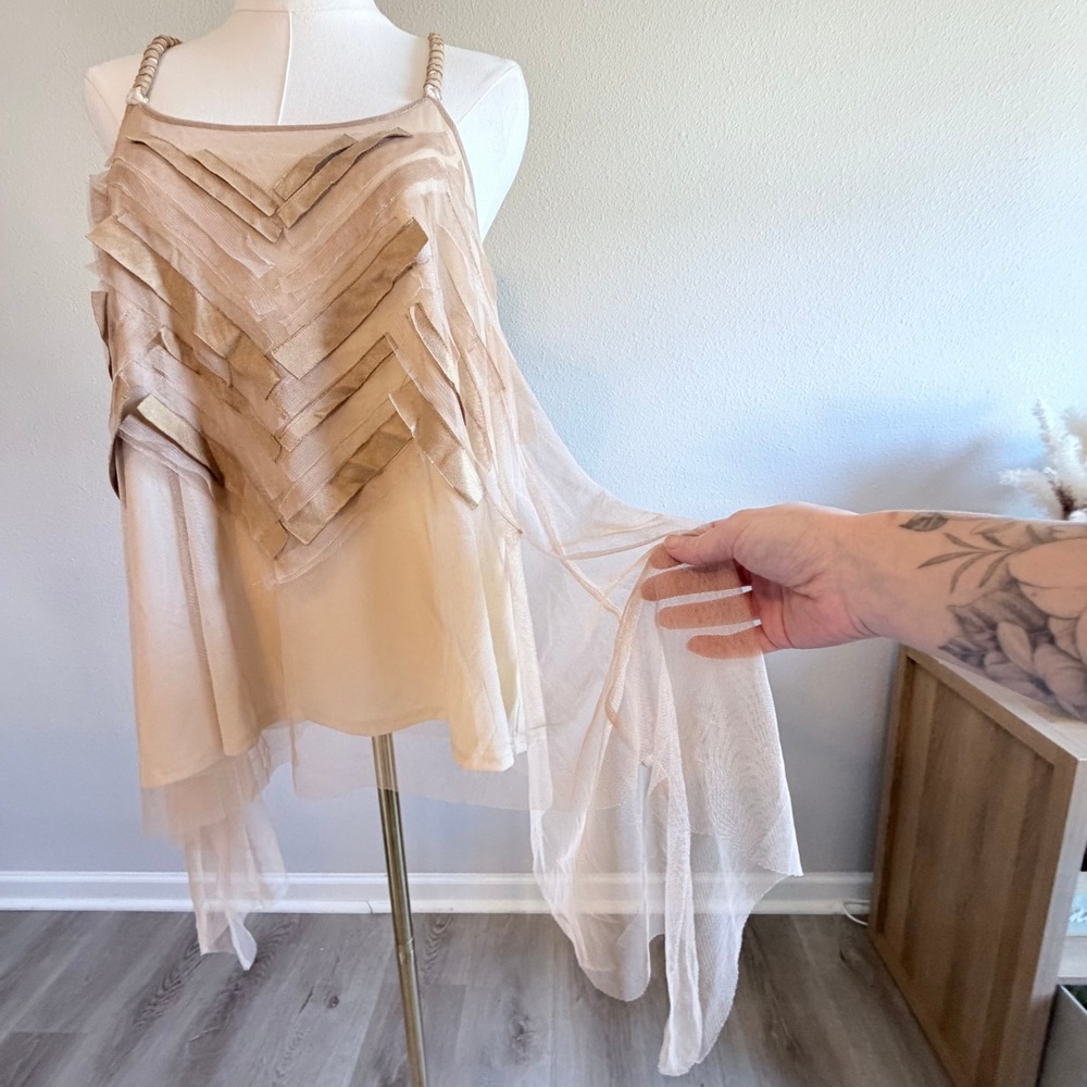 Authentic Icon Womens Boho Mesh Handkerchief Hem Tank Top Beige Medium NWT - Picture 3 of 7